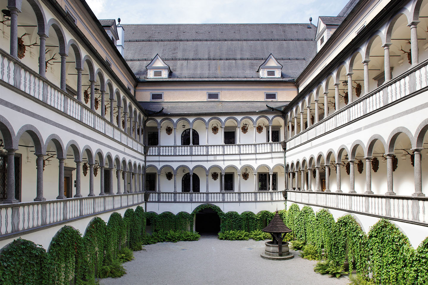 Schloss Greinburg, Arkadenhof